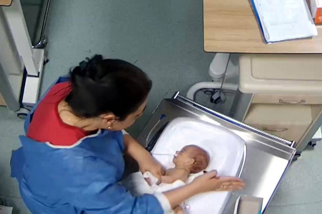 5 günlük bebeğe şiddet uygulayan hemşire, mahkemede hakime yalvardı