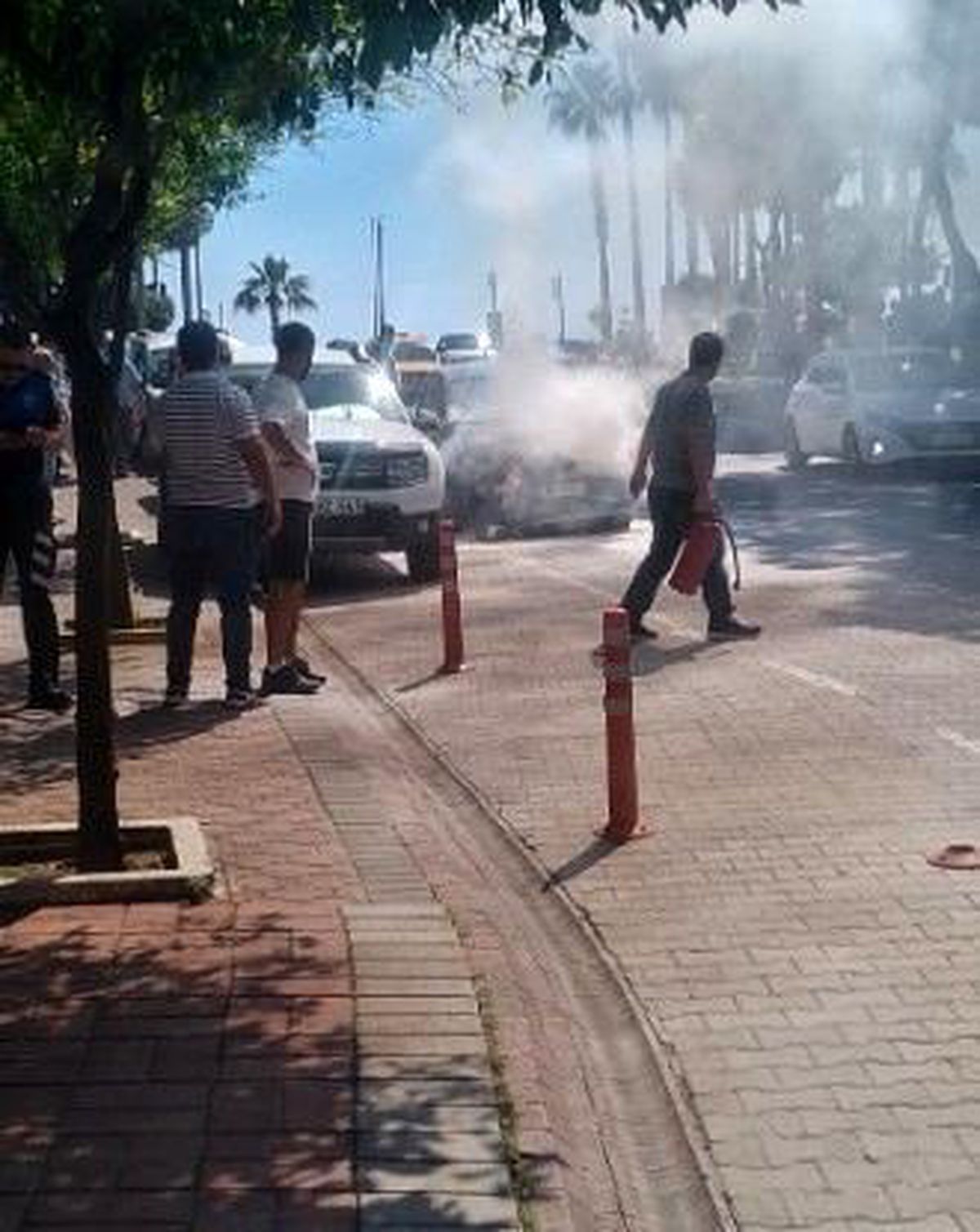 Alanya\'da Araç Yangını Büyük Felaketi Önledi