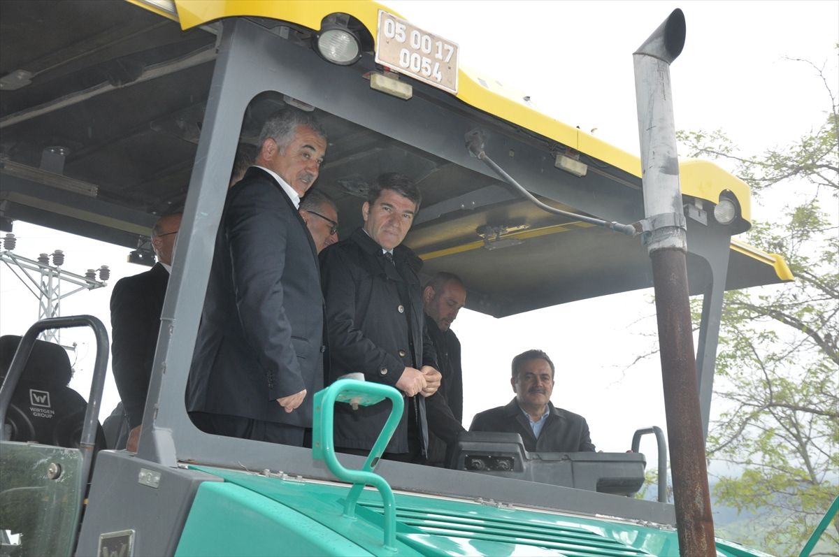 Amasya\'da Sıcak Asfalt Çalışmaları İncelendi