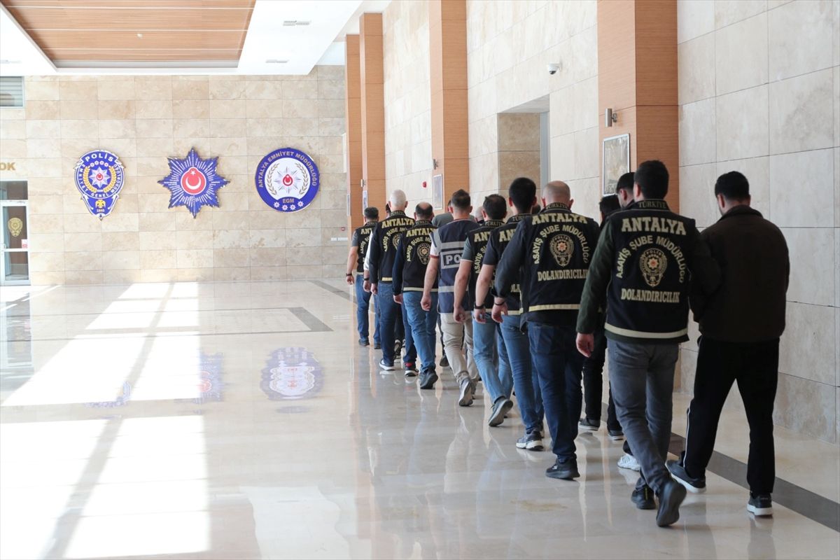 Antalya\'da Dolandırıcılık Operasyonu: 14 Tutuklama