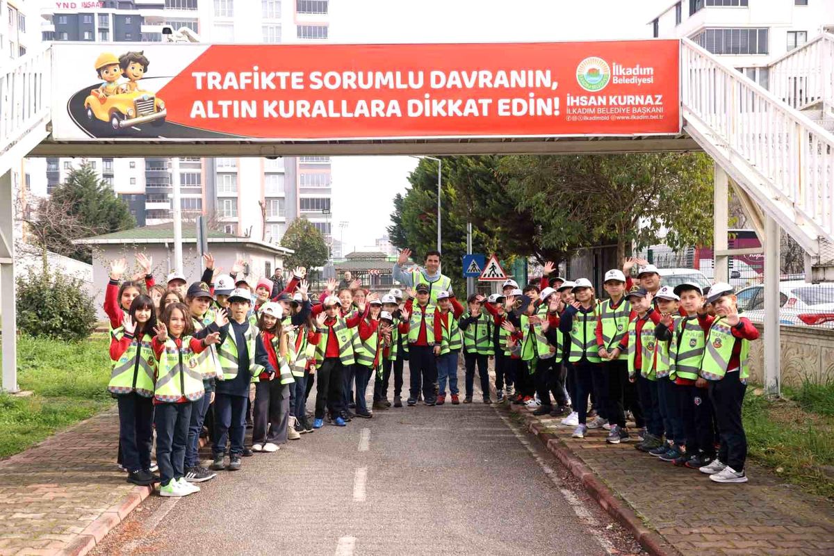 Başkan Kurnaz: "Çocuklarımız trafik eğitim pistinde kuralları eğlenerek öğreniyor"