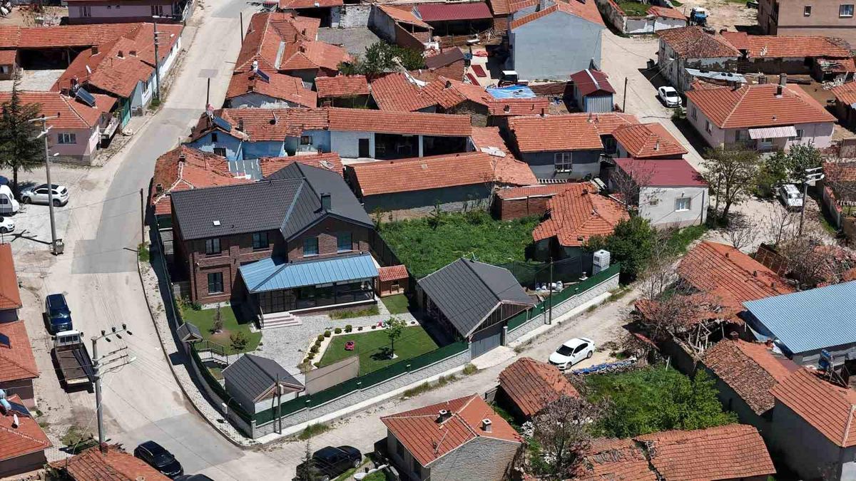 Başkan yardımcısı oğlunun üzerine şirket kurup köye villa yaptırmış