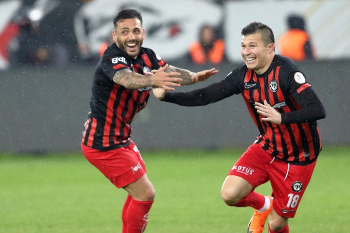 Bodrum\'u deviren Çorum FK, Esenler Erokspor\'un finaldeki rakibi oldu