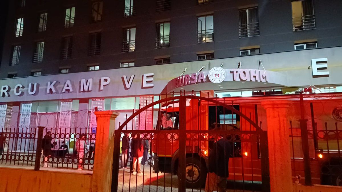 Bursa\'da Spor Komplesinde Yangın