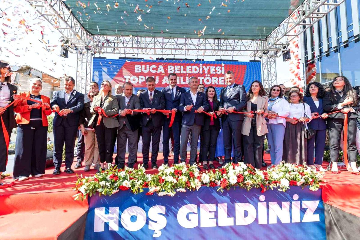 CHP Genel Başkanı Özel, Buca\'da eğitim ve spor merkezlerinin açılışını yaptı