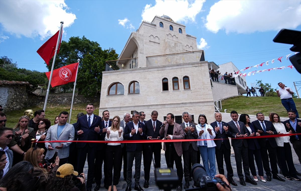 Özgür Özel, İzmir\'de Camii ve Kent Bostanı Açılışı Yaptı