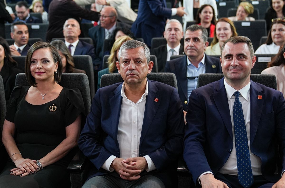 Özgür Özel İzmir\'de Kooperatif Mağduriyetini Değerlendirdi