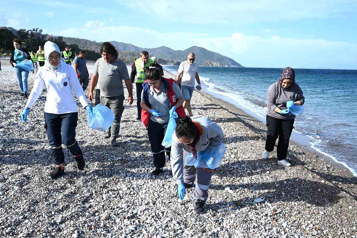 Çıralı\'da sahil temizliği yapıldı