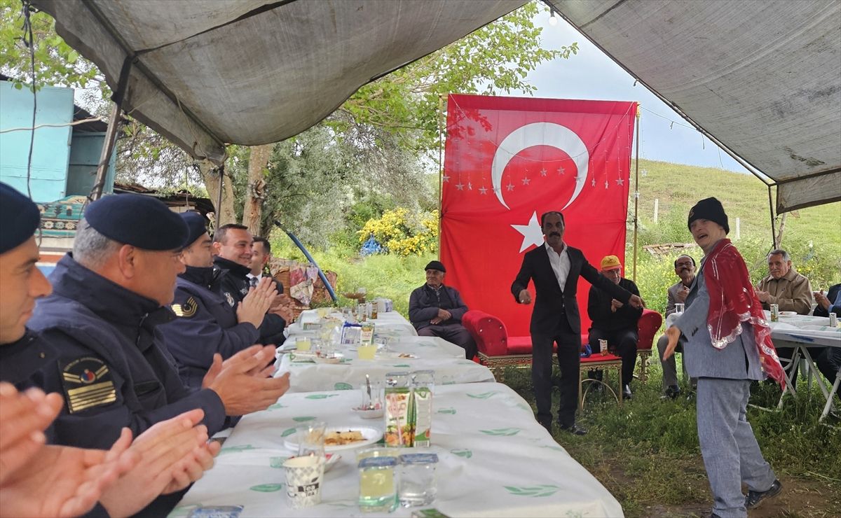 Down Sendromlu Gençten Anlamlı Asker Uğurlaması