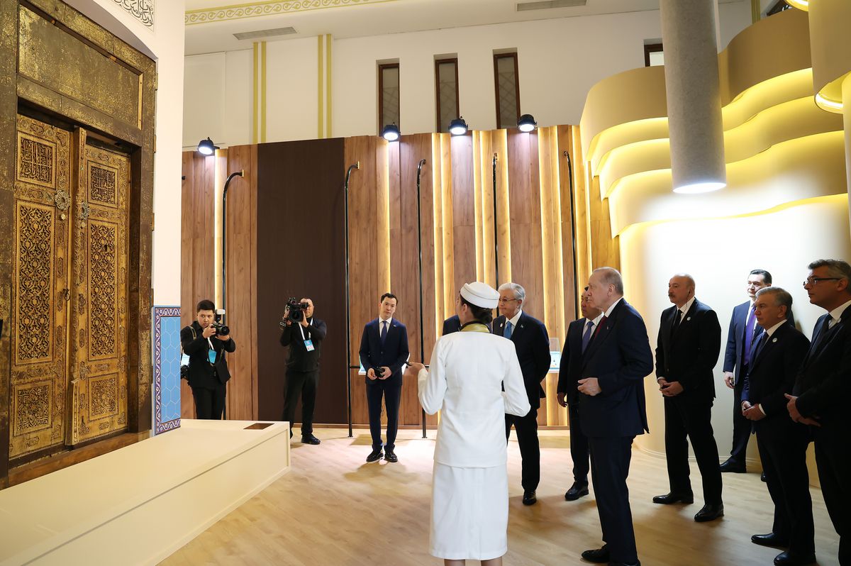 Erdoğan, Türkistan\'da kültürel geziye katıldı