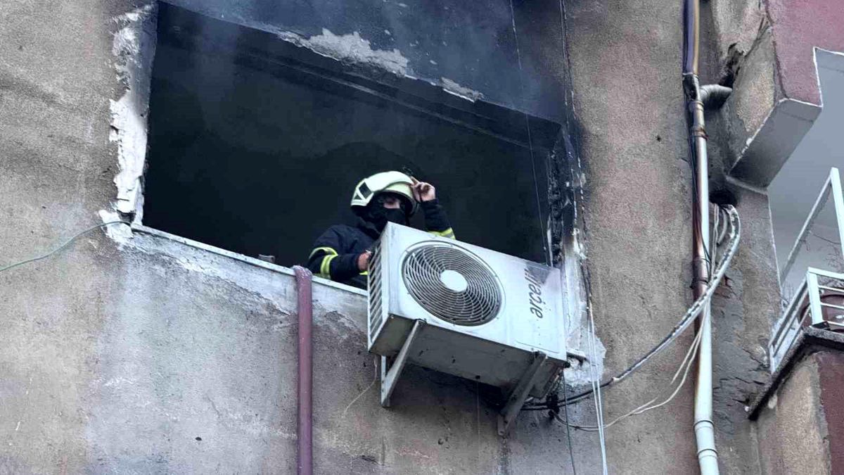 Diyarbakır\'da Apartman Yangını: 1 İtfaiye Eri Yaralı