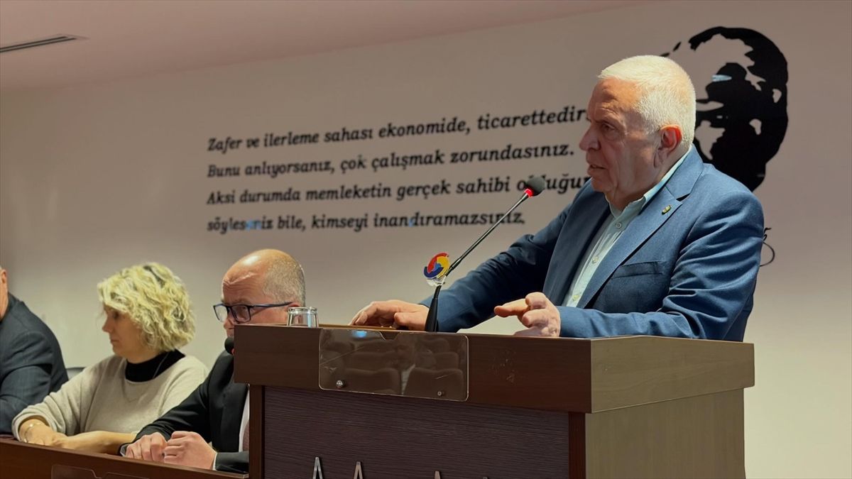Rektör Hatipler Şenlikte Öğrenci Topluluklarını Ziyaret Etti