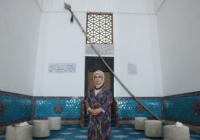 Emine Erdoğan, Türkistan'da Hoca Ahmet Yesevi Türbesi'ni ziyaret etti