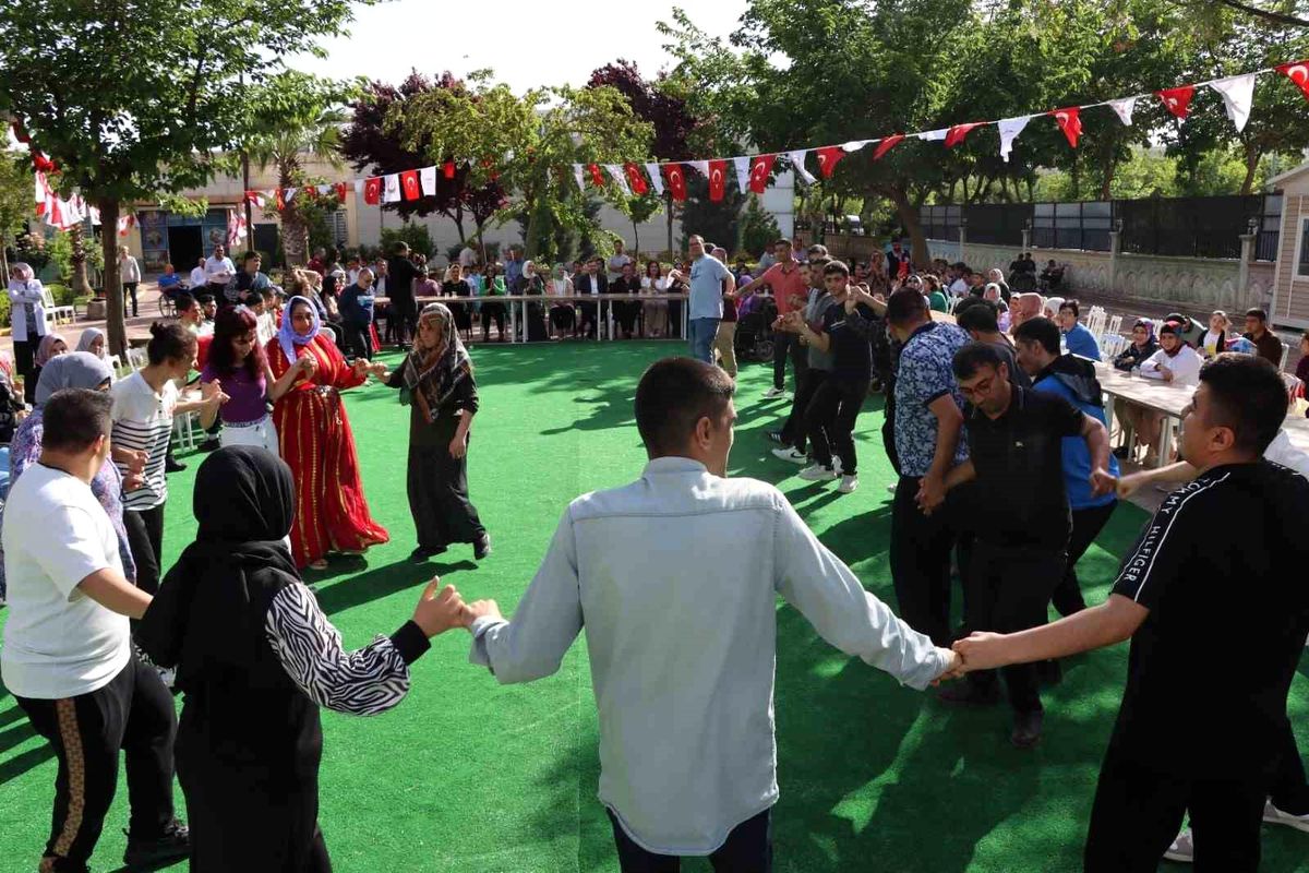 Engelsiz hayatlar sıra gecesiyle moral buldu