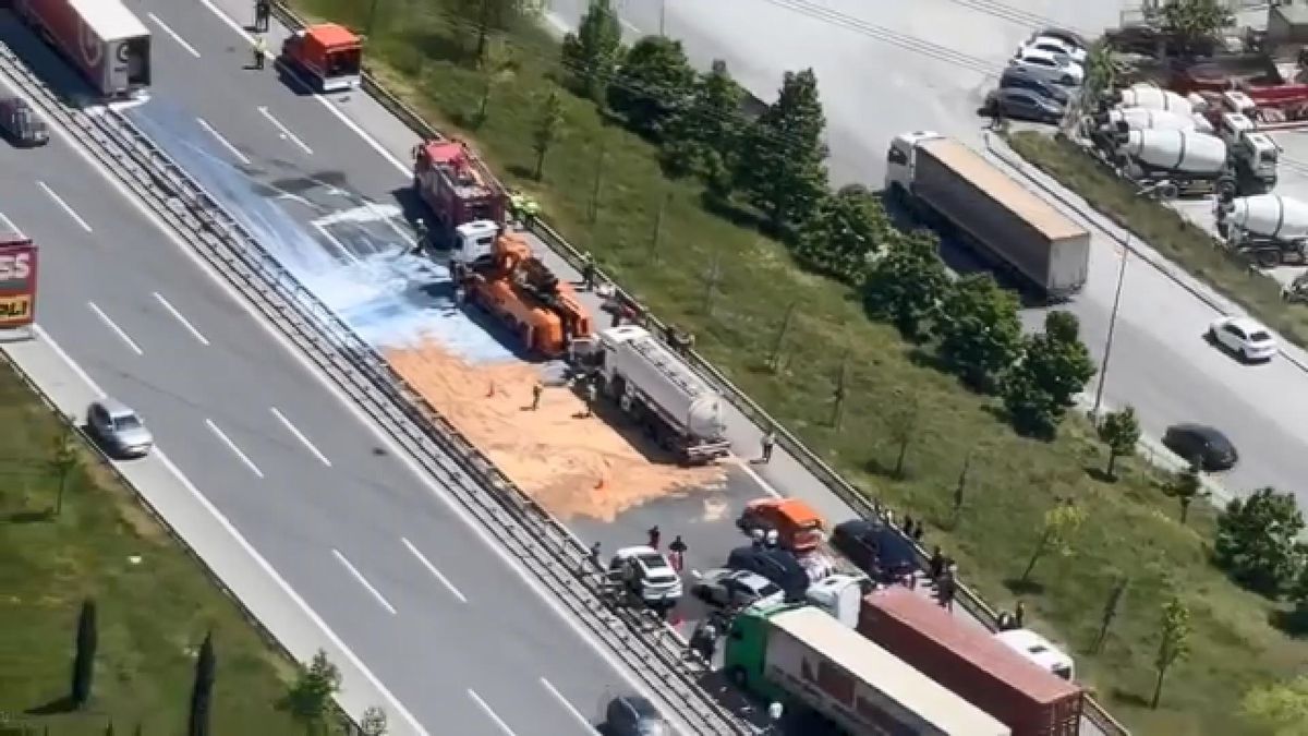 Esenyurt\'ta Tanker ve TIR Çarpıştı