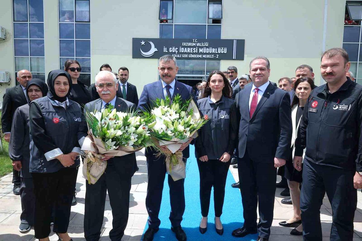 Bakan Çiftçi Aşkale Geri Gönderme Merkezi\'ni Ziyaret Etti