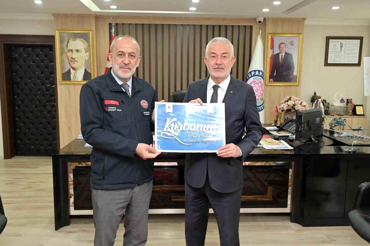 Isparta Belediye Başkanı Başdeğirmen kurban bağışında bulundu
