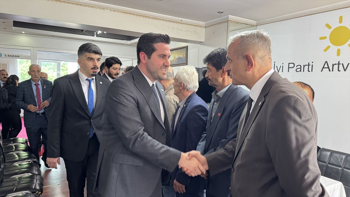İYİ Parti: Memleketi buhrandan çıkarmak için gece gündüz çalışıyoruz