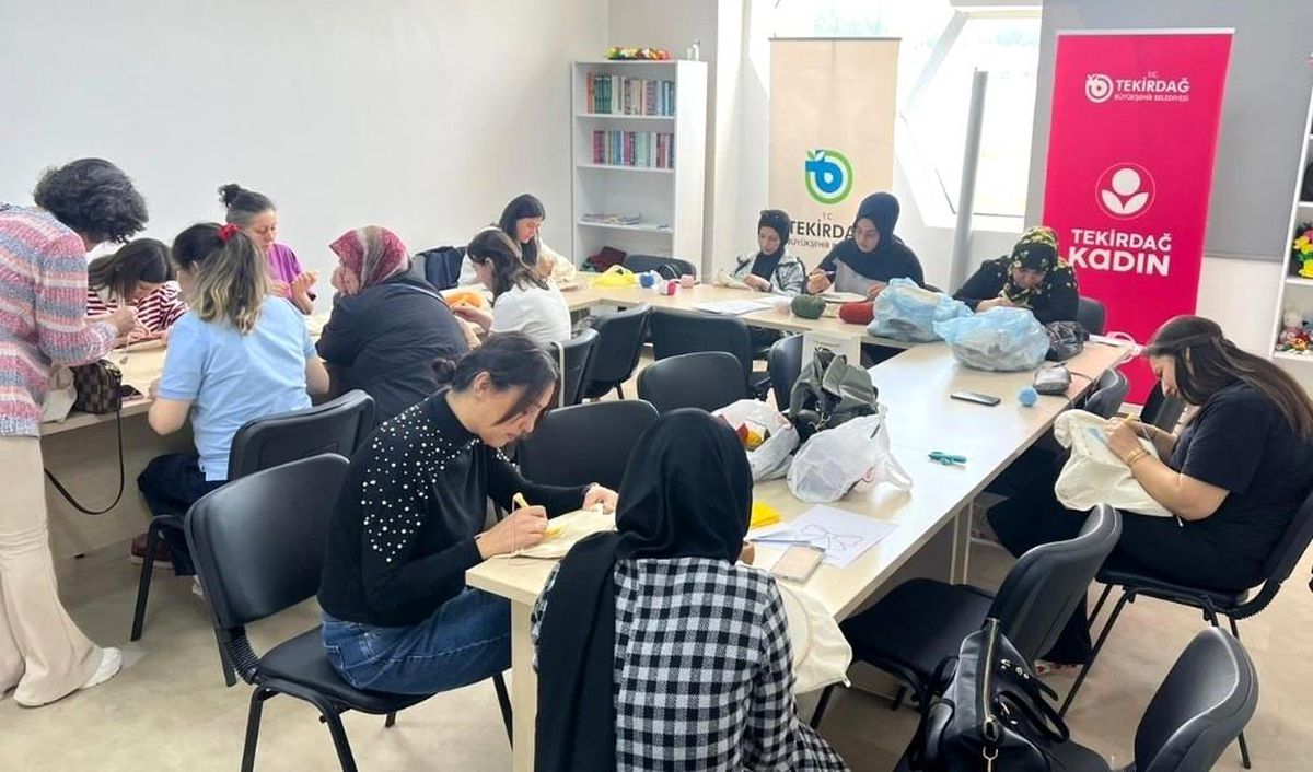 Kadınlar bu merkezde hem öğreniyor hem üretiyor