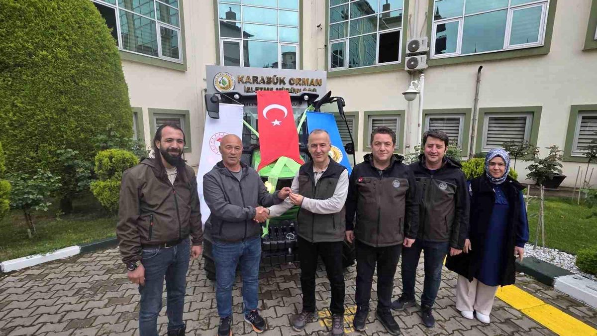 Orman Köylülerine Traktör Desteği