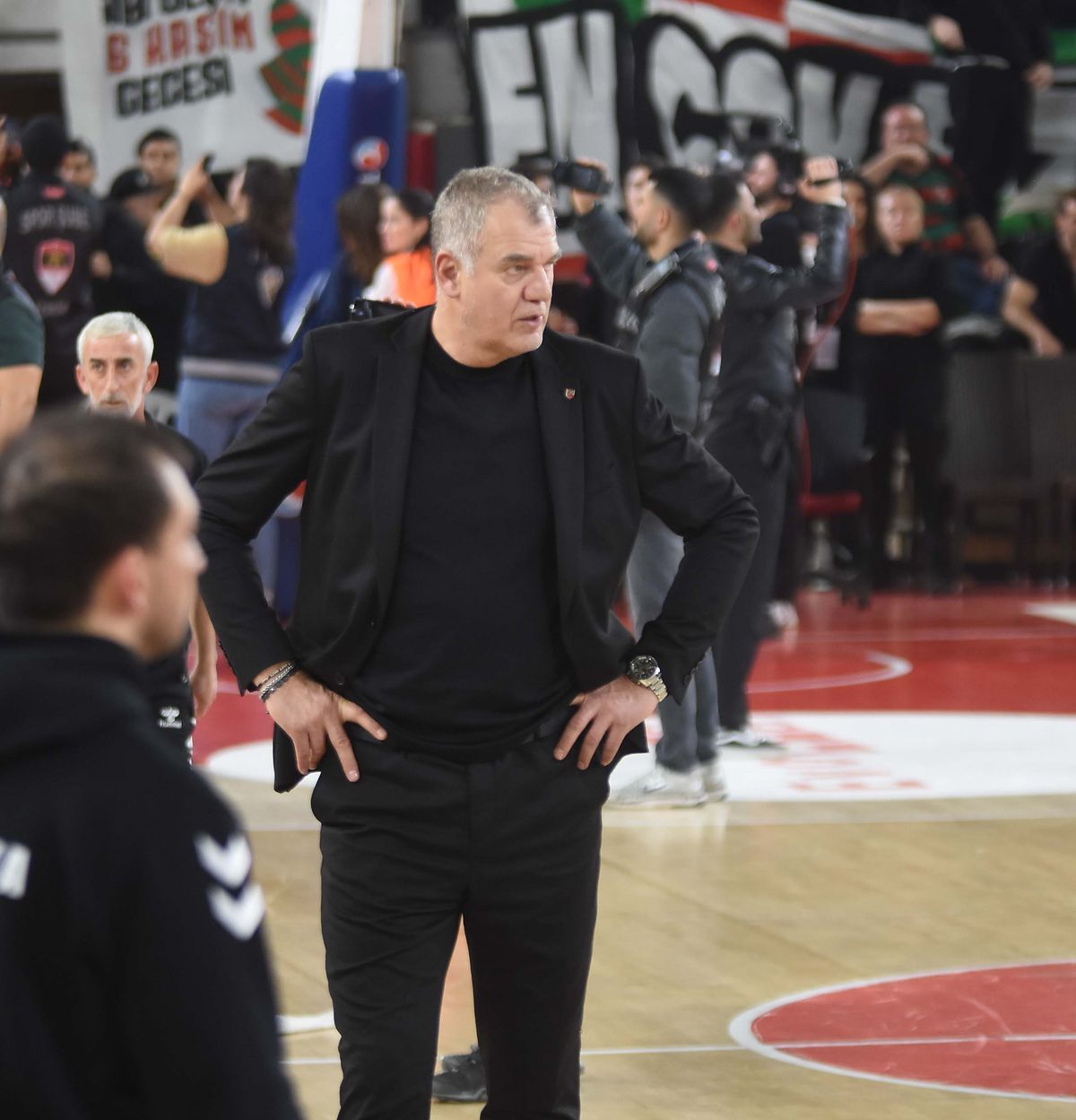 Karşıyaka\'da Transfer Krizi ve Nihat Mala\'nın Yanıtları