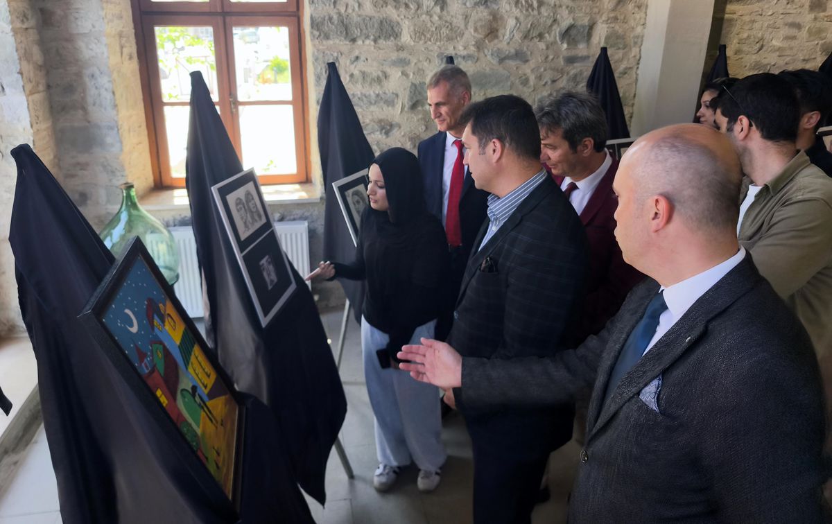 Suriyeli Öğrenciden Resim Sergisi