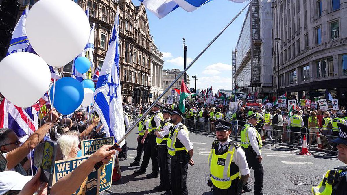 Londra\'da İki Büyük Protesto