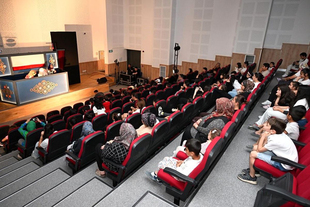 Mersin Büyükşehir Belediyesinden çocuklara kuklalı tiyatro sürprizi