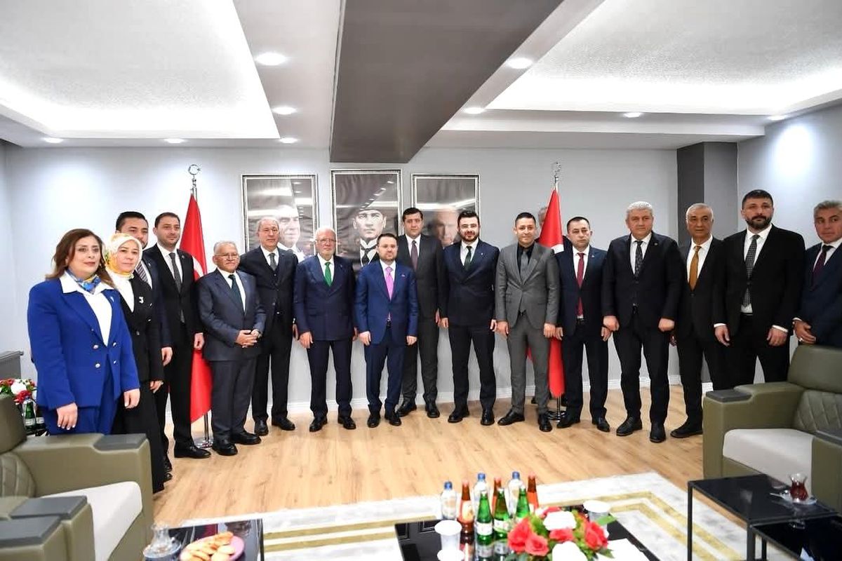 Bakan Gürlek\'ten MHP Kayseri\'ye Ziyaret