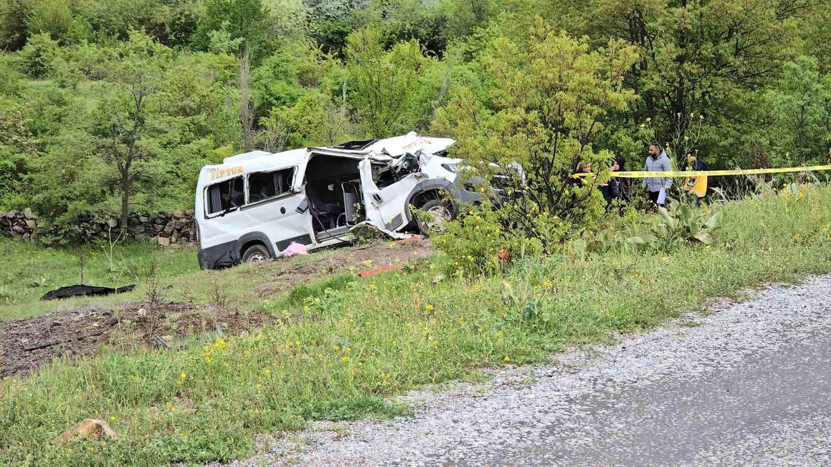 Yozgat\'ta Servis Kazası: 3 Ölü, 7 Yaralı
