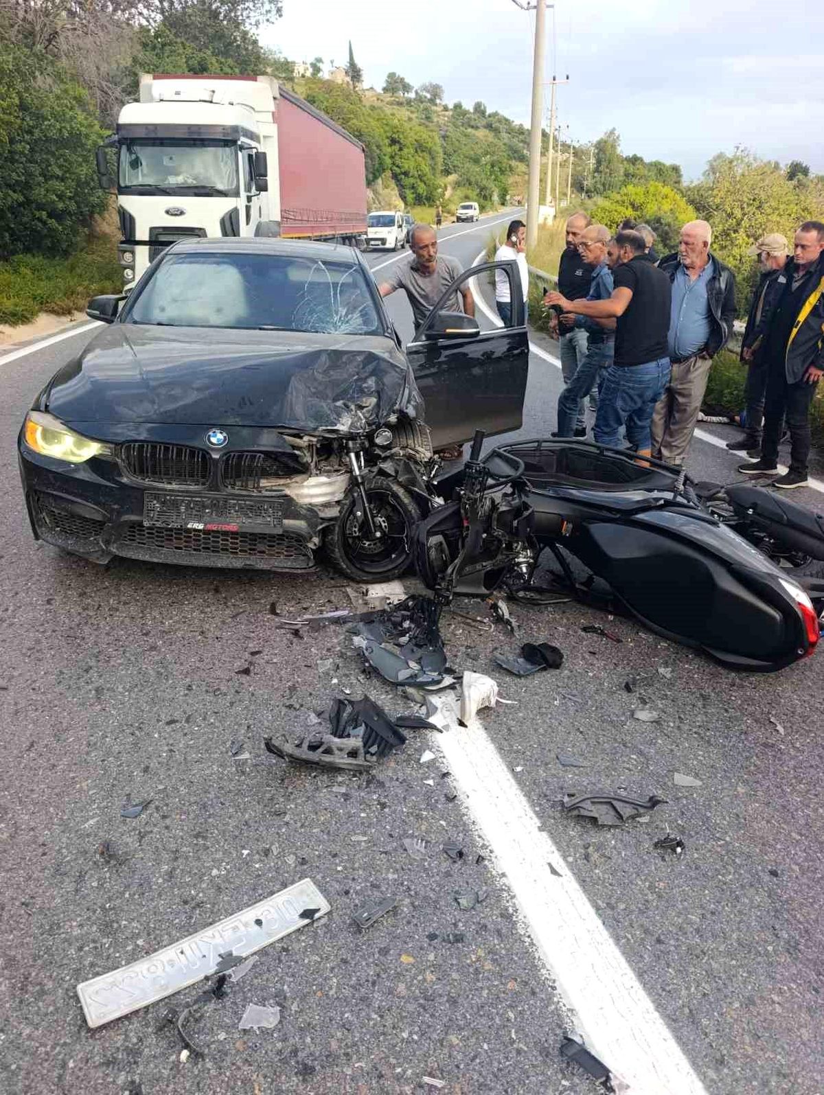 Antalya\'da Trafik Kazası: 2 Yaralı