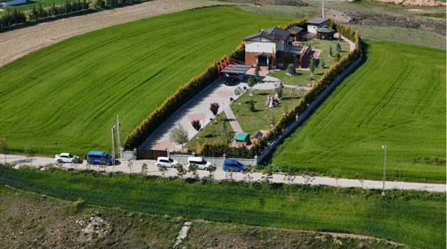 Özel kalem müdürünün evi, görenleri hayrete düşürdü