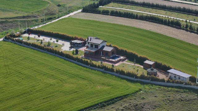 Özel kalem müdürünün evi, görenleri hayrete düşürdü