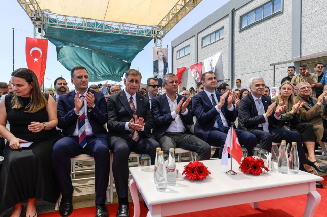 Özgür Özel'den İzmir'de 3 açılış: Söz verdiğimiz gibi camimizi hizmete sunduk