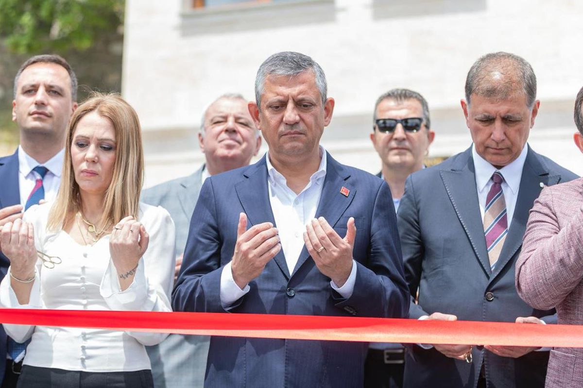 Özgür Özel\'den İzmir\'de 3 açılış: Söz verdiğimiz gibi camimizi hizmete sunduk