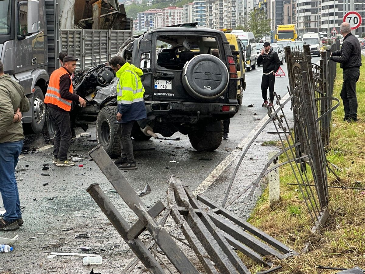 Rize\'de Trafik Kazası: 1 Ölü, 7 Yaralı