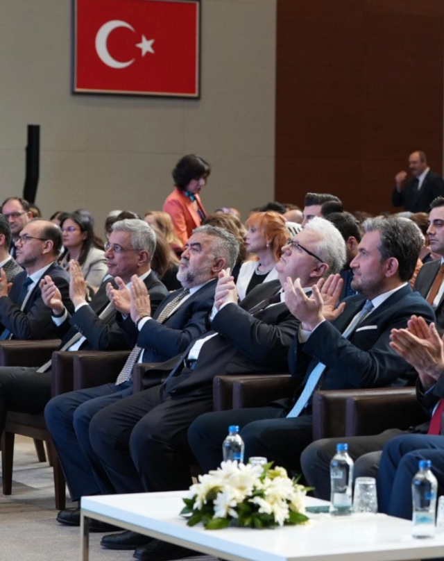Sağlık Bakanlığı'nda Ebe ve Hemşireler Günü Programı! Bakan Memişoğlu da katıldı