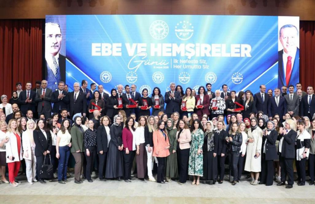 Sağlık Bakanlığı'nda Ebe ve Hemşireler Günü Programı! Bakan Memişoğlu da katıldı