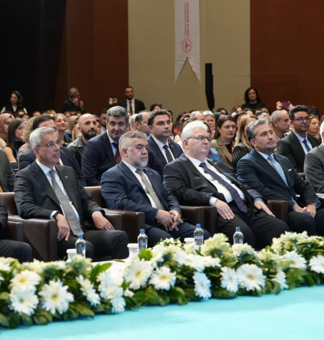 Sağlık Bakanlığı'nda Ebe ve Hemşireler Günü Programı! Bakan Memişoğlu da katıldı