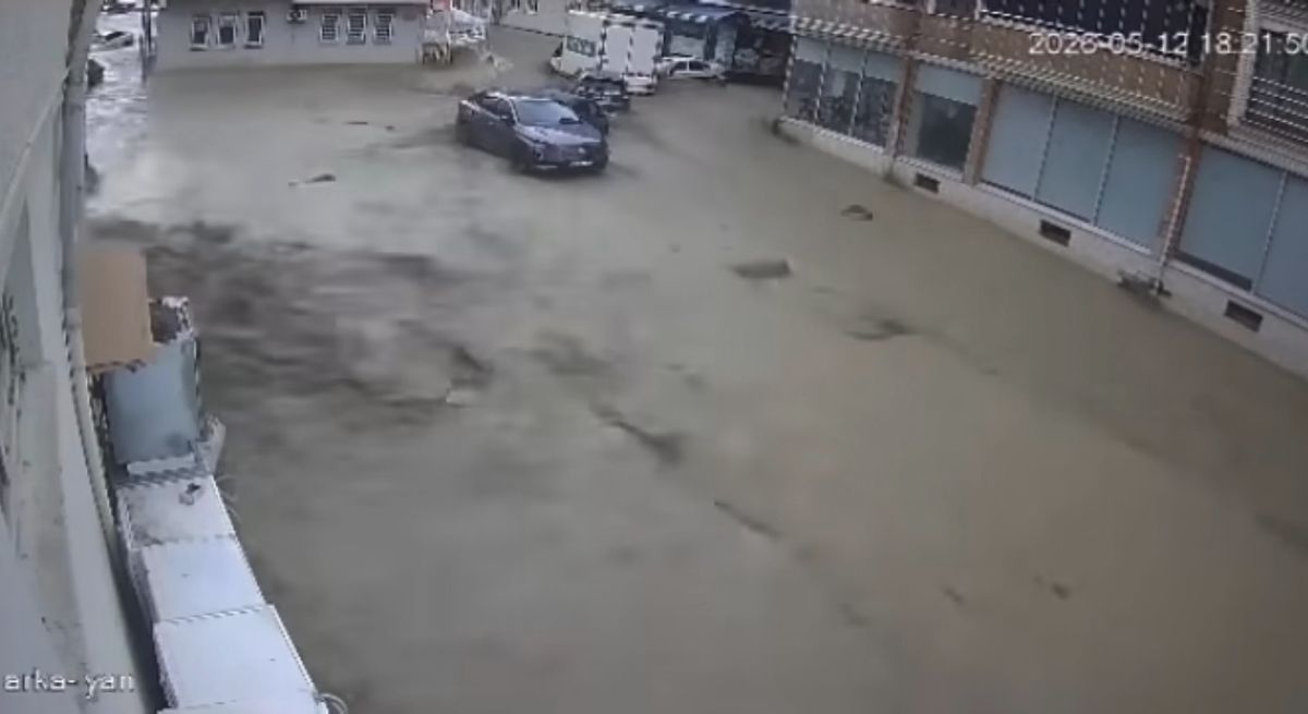 Havza\'da Sel Anları Güvenlik Kamerasında