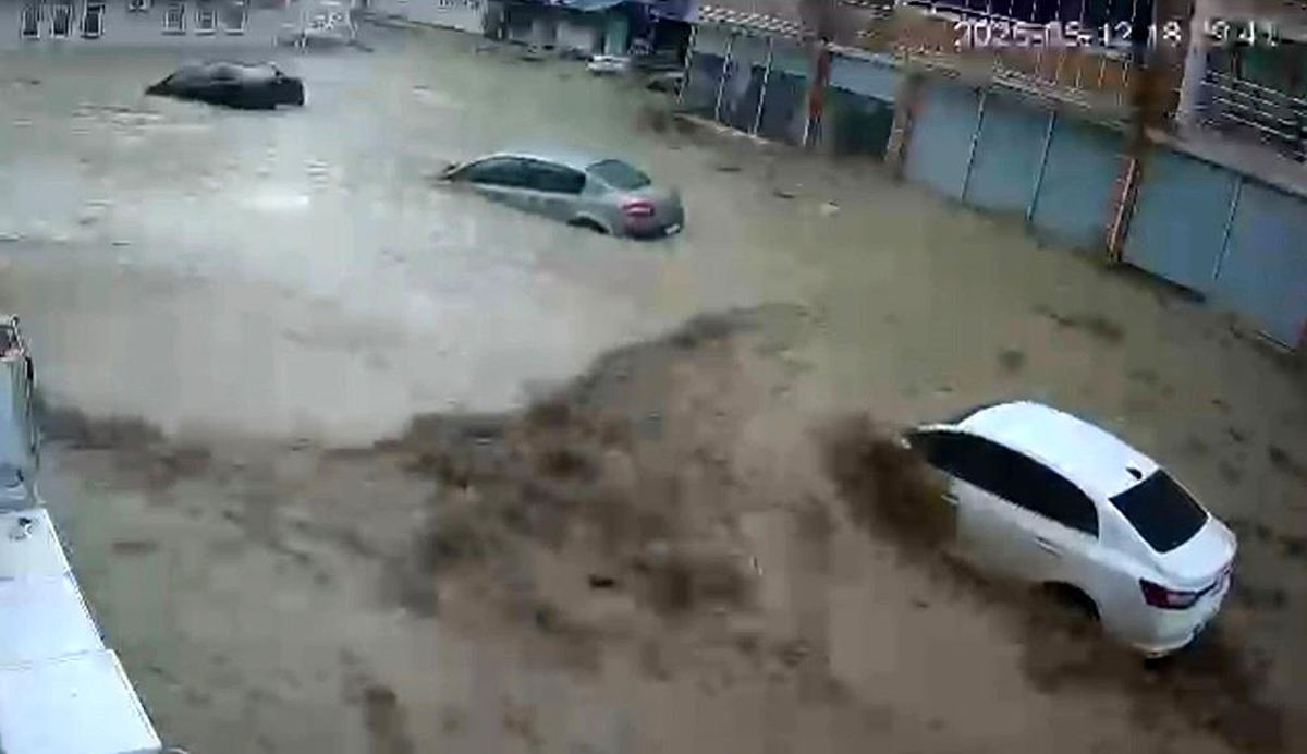 Samsun Havza\'da Sel Felaketi: Araçlar Sürüklendi, Can Pazarı Yaşandı