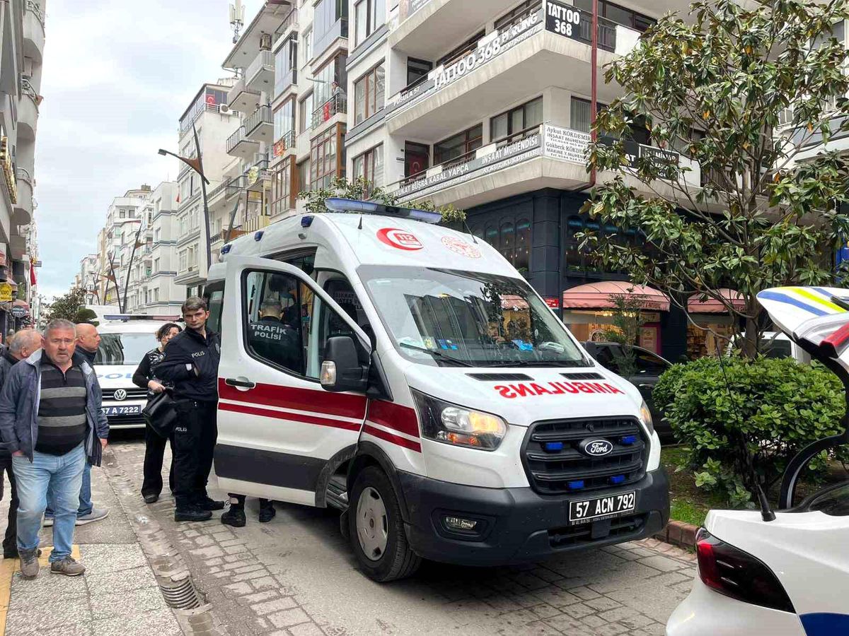 Sinop\'ta hafif ticari araç yayaya çarptı