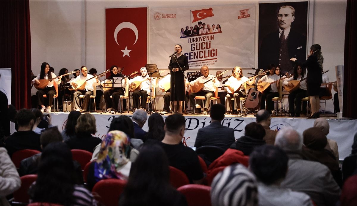 Gençlik Haftası\'nda Üç Kuşak Bir Araya Geldi