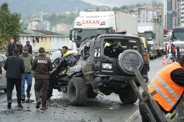 Takla atan cip, karşı şeritteki başka bir cipin üzerine düştü: 1 ölü, 7 yaralı