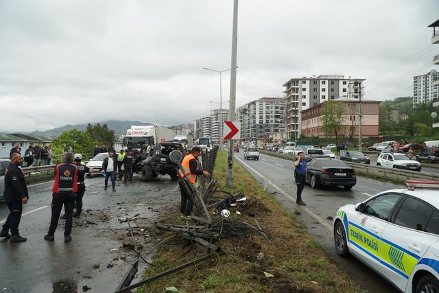 Takla atan cip, karşı şeritteki başka bir cipin üzerine düştü: 1 ölü, 7 yaralı