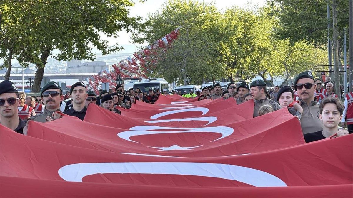 Tekirdağ\'da Coşkulu Gençlik Yürüyüşü