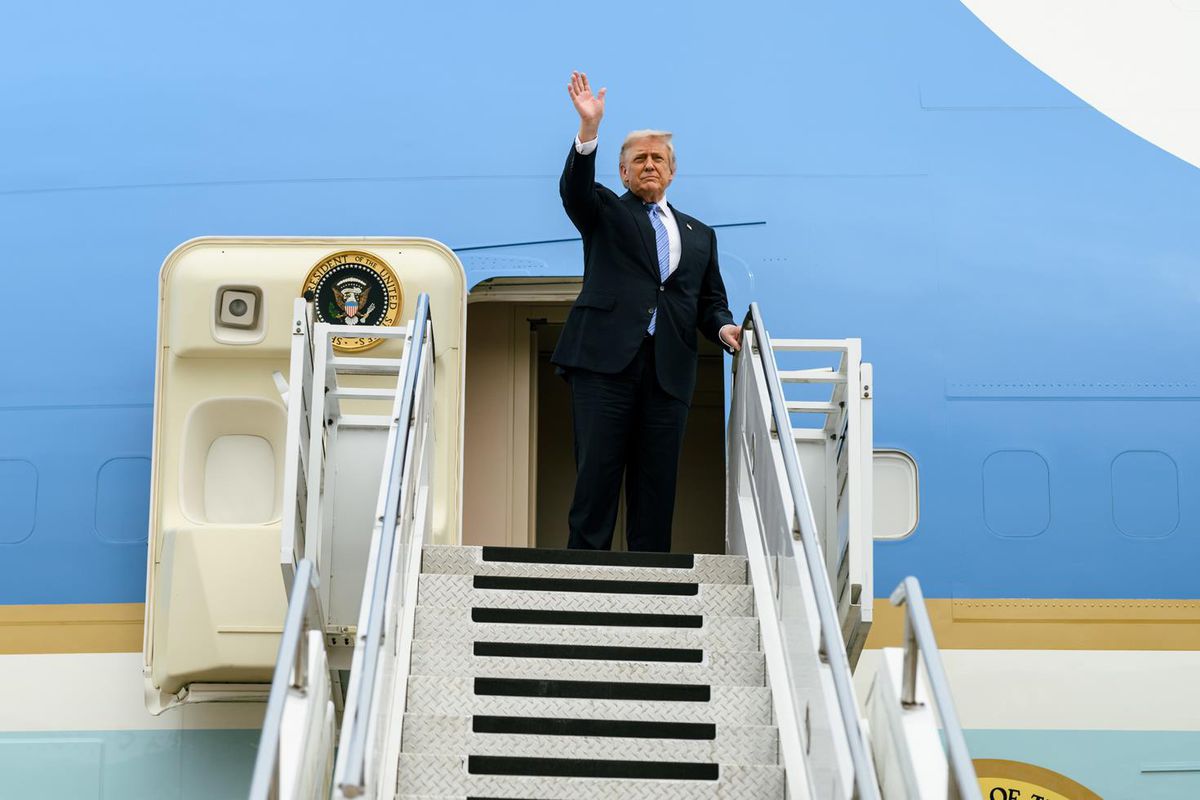 Trump\'tan ABD dönüşünde olağanüstü önlem, Çin\'e ait ne varsa çöpe atıldı