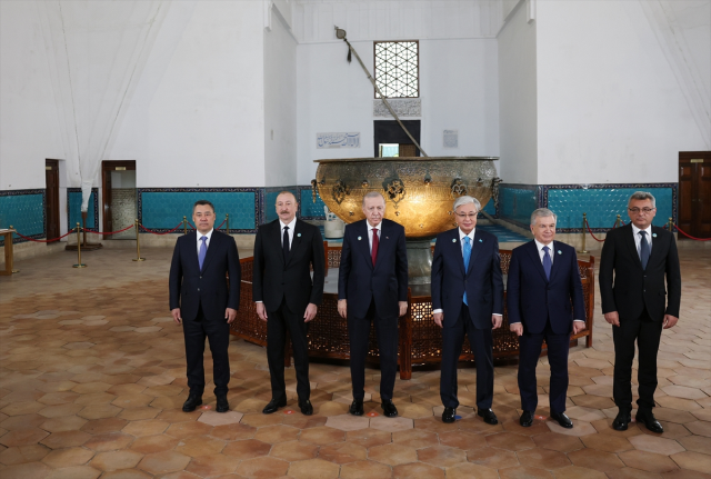Türk Devletleri Teşkilatı Zirvesi'ne damga vuran poz