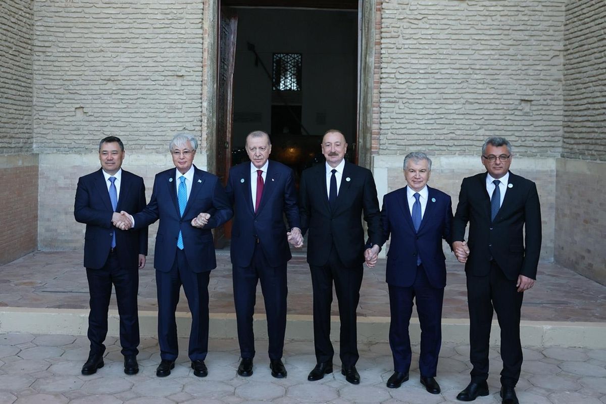 Türk Devletleri Teşkilatı Zirvesi\'ne damga vuran poz