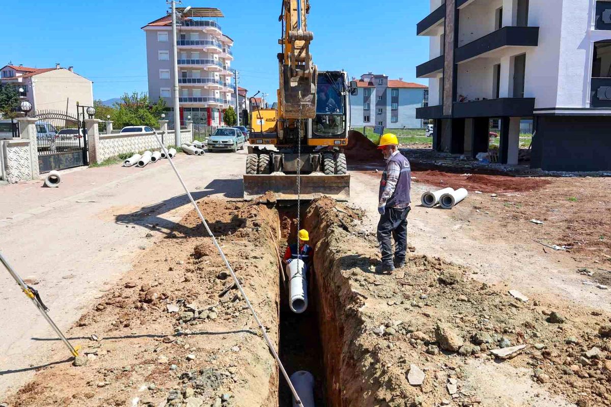 Uşak\'ta kilit parke ve altyapı çalışmaları hız kesmeden sürüyor
